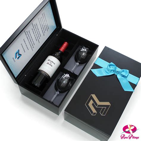 Kit Vinho Personalizado com taças e garrafa de vinho Brinde de Luxo