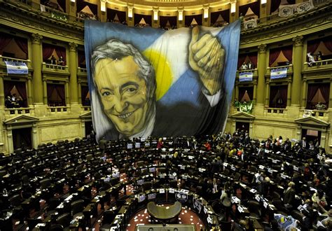 El Congreso de Argentina aprueba la ley de expropiación de YPF a Repsol