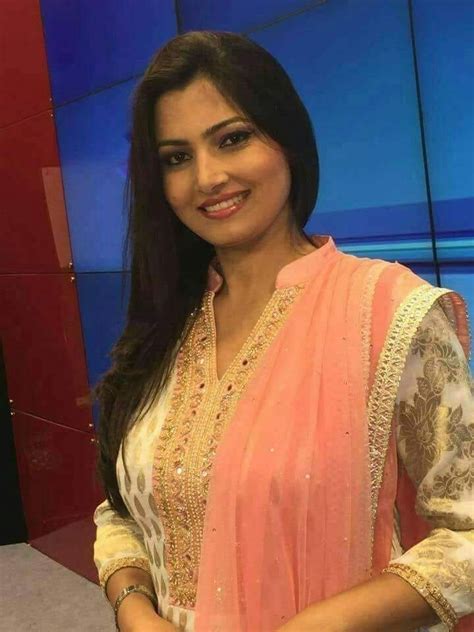 25 Hottest Female News Anchor In India Indian Tv Reporters Female