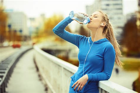How To Hydrate Properly For Your Runs Womens Running