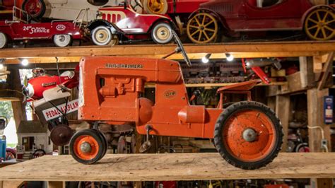Allis Chalmers D14 Pedal Tractor At Elmers Auto And Toy Museum
