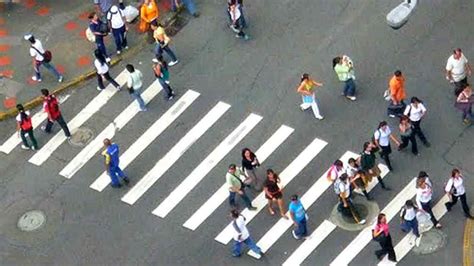 10 Reglas Básicas De Seguridad Vial Para Peatones La Voz
