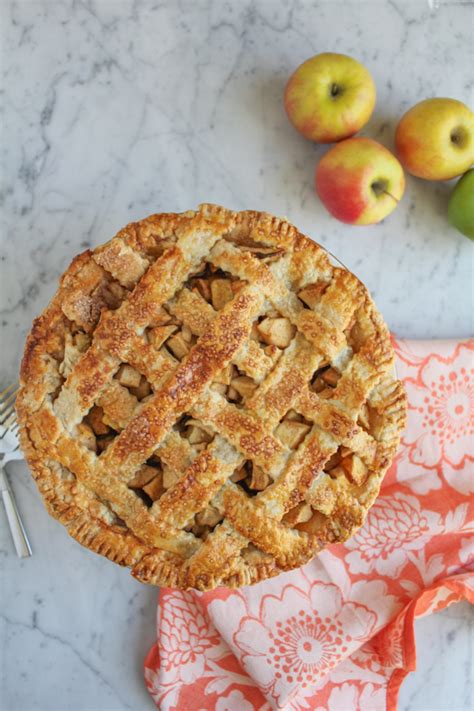 Homemade apple pie from scratch is easier than you think! Lattice Top Apple Pie #BakeForGood + A BIG @KingArthurFlour Giveaway! • Hip Foodie Mom