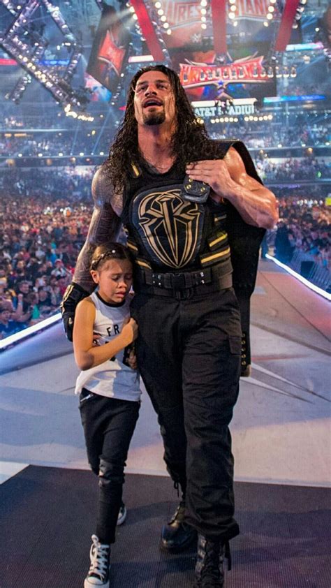 Roman And His Daughter Wwe Superstar Roman Reigns Wwe Roman Reigns