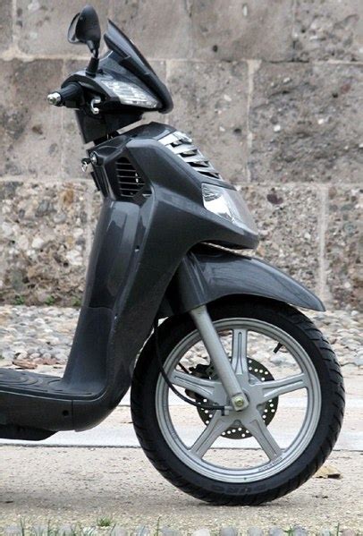Διαθέτουμε ανταλλακτικά για όλα τα scooter sym. Nouveauté 2007 : Scooter SYM HD 200 EVO