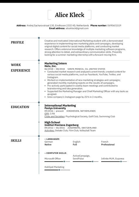 Make sure to create an objectives section to describe the goal that you are trying to achieve by being part of the internship.; Marketing Intern Resume Example | Kickresume