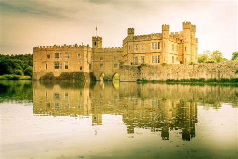 If you switch to a distributor from another country, your cart will be emptied. LEEDS CASTLE - Maidstone - Kent - UK - Travelatbreakfast.com