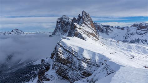 One of the oldest hiking trails in the valley is the poststeig which runs directly behind our hotel. Seceda