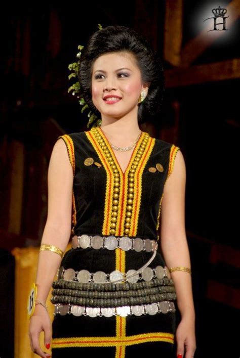 Sebelum merdeka, masyarakat kadazandusun dikenali sebagai dusun. sabahan traditional costume | Traditional outfits, Hmong ...