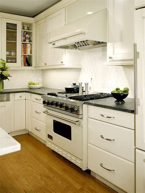 On top of all that, they are bright and crisp and clean looking. Black counters with white cabinets .. done. I like the ...