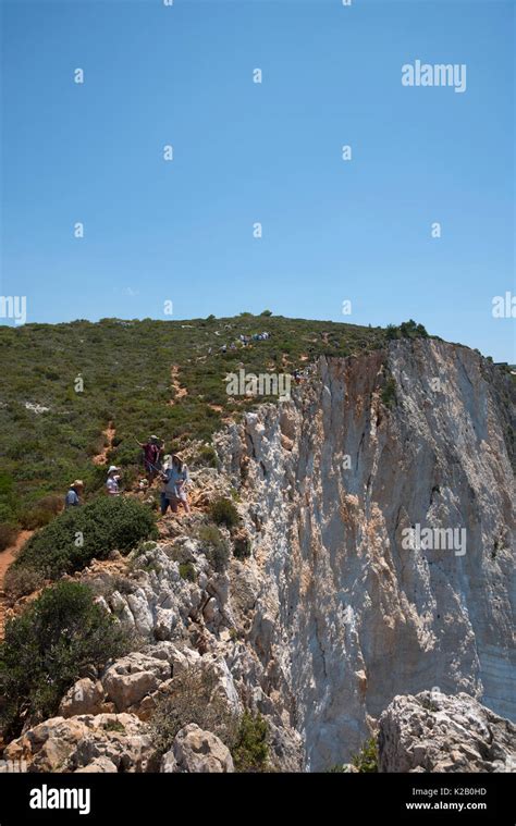 Unsafe Cliff Edge Hi Res Stock Photography And Images Alamy