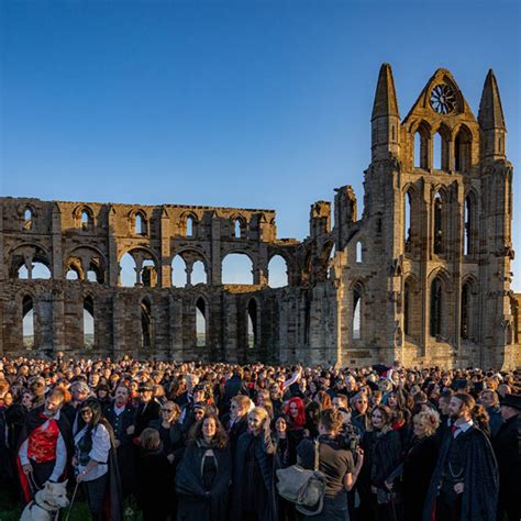 14 Fang Tastic Pix As Whitby Abbey Sets A New World Record For The