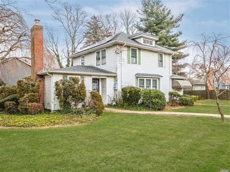 582 Hicksville Rd, Massapequa, NY 11758 | MLS# 3094078 | Redfin