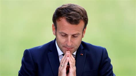 Au côté de donald trump. 14 juillet : Emmanuel Macron pris à partie par des "gilets ...