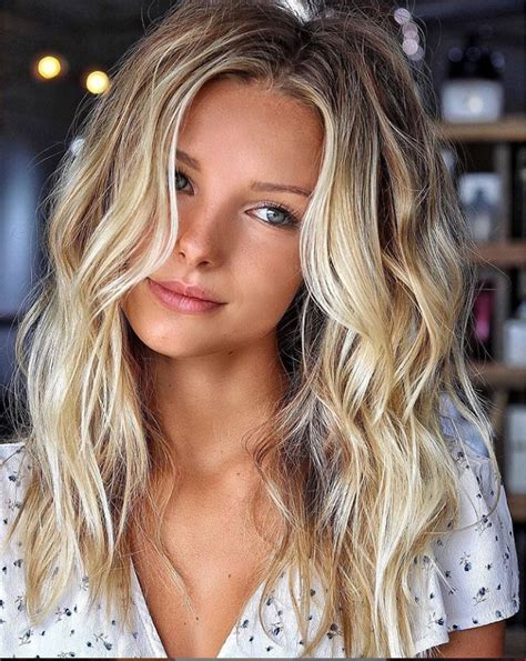 Hottest Medium Length Hairstyle With Layers Design To Look Stunning
