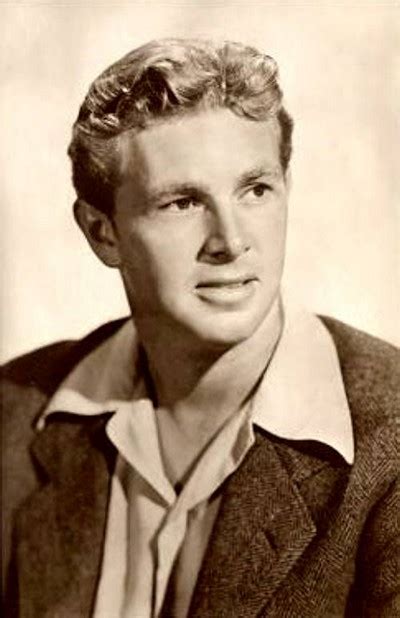 Otherwise, you are doomed to a routine traverse, the kind known to yachtsmen who play with their boats at sea. Sterling HAYDEN : Biographie et filmographie