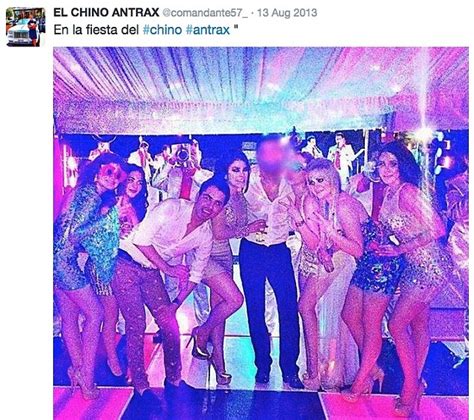 Most sites put the number of el chapo kids at between 12 and 15. El Chapo's children show off their wealth with guns and Paris Hilton selfies | Daily Mail Online