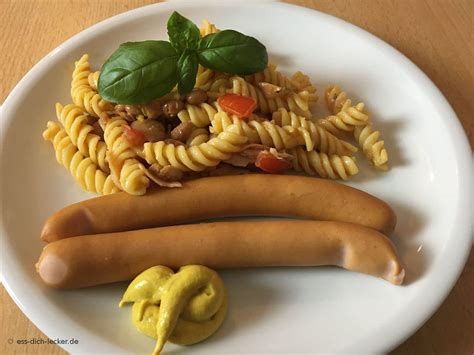 Wiener Würstchen mit Nudelsalat