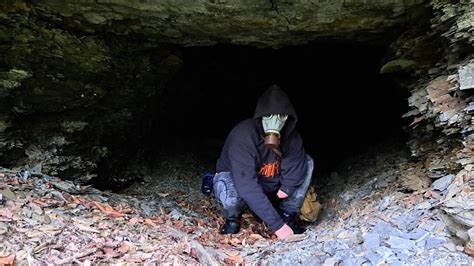 Exploring Abandoned Mine Shaft Crazy Findings Youtube