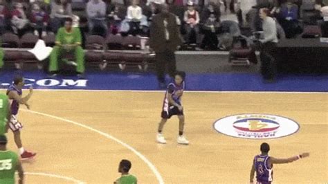 There was the way the nba world reacted in awe, how it sounded inside the bubble, the history h. Mo'ne Davis suits up for the Harlem Globetrotters and gets buckets | For The Win