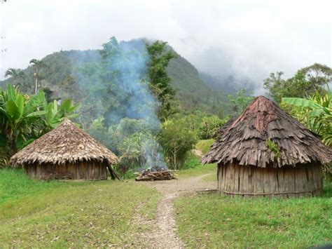 Sehingga total dari rumah adat di indonesia adalah 35 jenis rumah adat. 8 Fakta Keren Rumah Adat Papua, Salah Satu yang Tertinggi ...