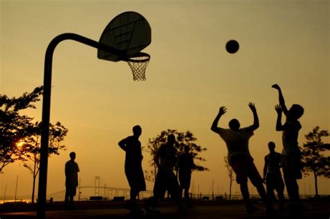 Apprendre les accords et la rythmique du morceau basket case de green day. Jouer au basket sur Barcelone