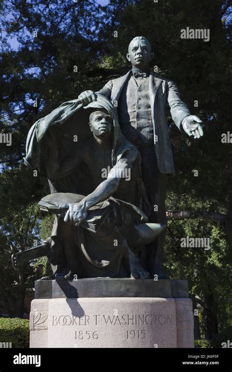 Booker T Washington Statue Hi Res Stock Photography And Images Alamy