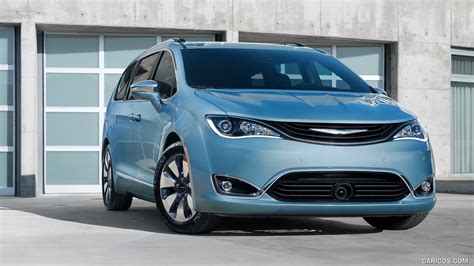 Chrysler Pacifica 2017my Hybrid Front