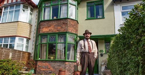 Man Transforms His Home Into Perfect 1930s Time Capsule