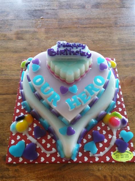 They may be quite expensive for the rather cheap ingredients used (even the yolks are made of jelly) but since my mom liked them. Jelly cake Home made