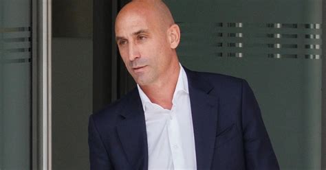 El juez prohíbe a Rubiales acercarse a Jenni Hermoso a menos de 200