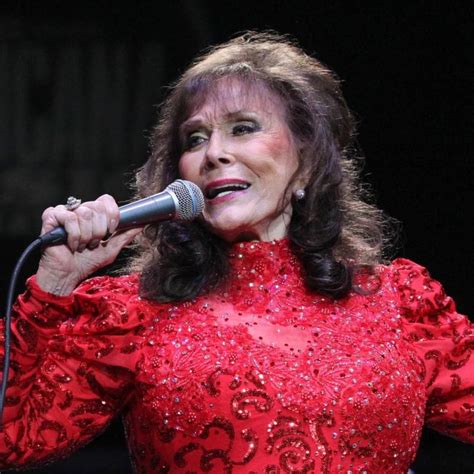 Who Is Loretta Lynn Learn More Facts About American Singer Dailyxtra