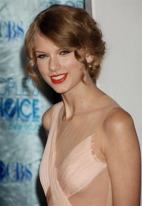 61 Hot Half Nude Photos Of Taylor Swift Which Will Leave You Dumbstruck