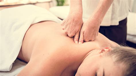 How Are Aromatherapy And Deep Tissue Massages Different Deepadvices
