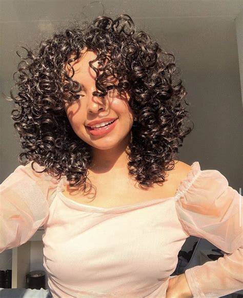 Pin Thillarya In 2020 Curly Hair Styles Shoulder Length Curly Hair