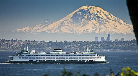 Got To Love Seattle A Puget Sound Ferry With The Seattle Skyline And