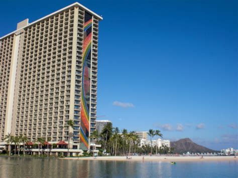 Rainbow Tower At Hilton Hawaiian Village Waikiki And Diamo Flickr