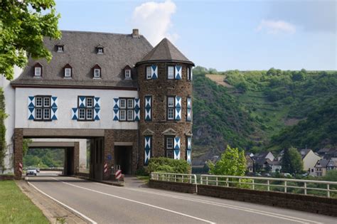 Huts are always a highlight of any day spent outdoors, which is why we've collected all of the best cabins and log cabins in the moselle valley — so you can better add one to your next route. Mosel River Wine Region Sights between Koblenz & Trier