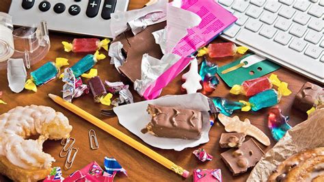 Sie suchen nach schreibtisch in essen? Süßigkeiten am Arbeitsplatz : Wenn der kleine Hunger kommt