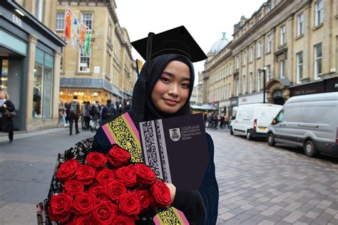 Sehingga ajuan verval ijazah s1/d4, s2, maupun s3 ini sejatinya berlaku bagi semua ptk. Tak Dapat Hadir Konvokesyen, Terharu Lihat Cara Graduan ...