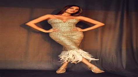 actress tara sutaria looks so hot in a golden dress check out these pics गोल्डन बॉडीकॉन गाउन