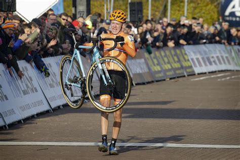 Pim ronhaar (born 20 july 2001) is a road racing cyclist who competes internationally for netherlands. EK Rosmalen: Pim Ronhaar soleert naar Europese ...
