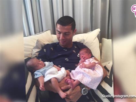 Ja, cristiano ronaldo hat 4 kinder: Cristiano Ronaldo - Viertes Kind nach Zwillingen? - Stars ...