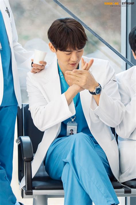 Tvn's hospital playlist is coming back with its second season today. Yoo YeonSeok Drama Poster Shooting Of "Hospital Playlist ...