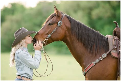 Monica Therrien Horse Senior Pictures Pictures With Horses Horse