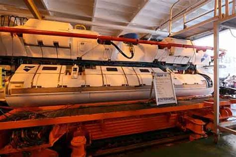 With the introduction of the mv swift rescue, singapore is at the forefront of submarine rescue in the region, with our neighbors such as malaysia, indonesia, and even australia all signing memorandum. DSAR 6 MV Swift Rescue: Kapal Selam Penyelamat, Spesialis ...