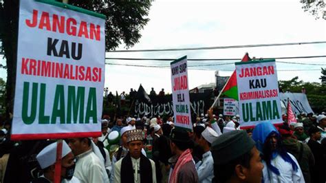 Acara tersebut bertujuan untuk mengajak umat islam bersatu. Imperialisme Modern dan Kriminalisasi Umat Islam ...