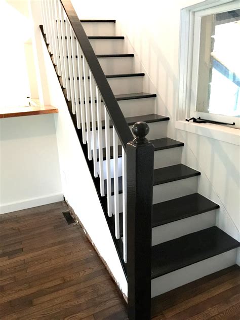Whether you're sticking to the same colour all over or painting a stair runner, choose the right paint. FACCI DESIGNS: How to Paint a Staircase Black & White - Before and After Staircase