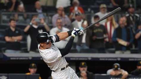 Yankees Aaron Judge Hits 60th Home Run Of Season The New York Times