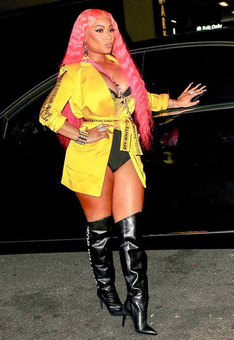 Nicki Minaj Abandons Clothes In Undie Lievable Ensemble At Fashion Week